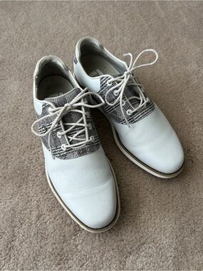 FootJoy Women's Traditions Golf Shoe with Herringbone saddle shoe design Size 7.